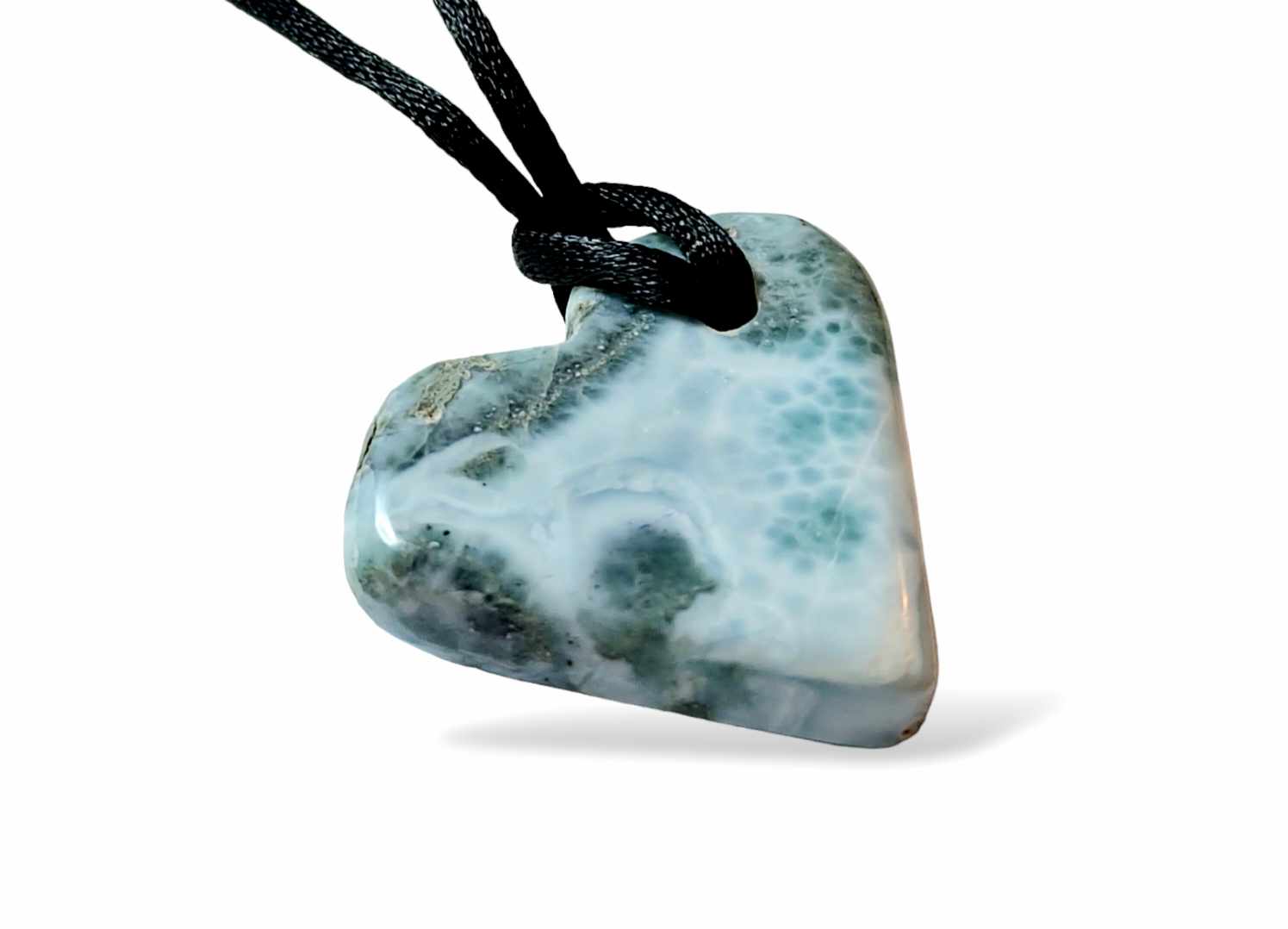 Larimar ve tvaru srdce jako přívěsek na krk
