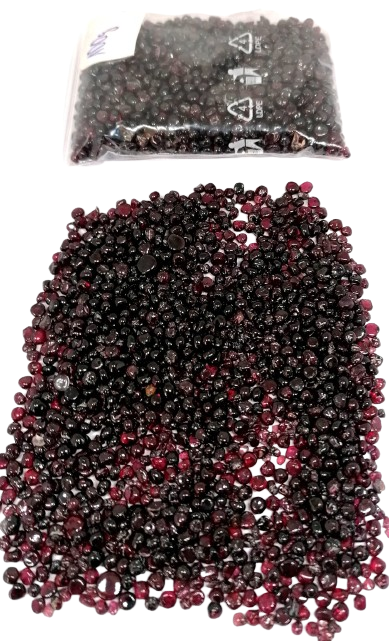 Granát /almandin/tromlovaný chips balení 100 g