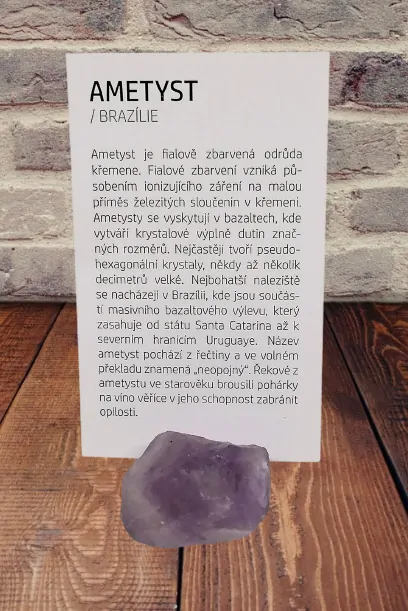 Minerál Ametyst s kartičkou – talisman klidu a duchovní ochrany