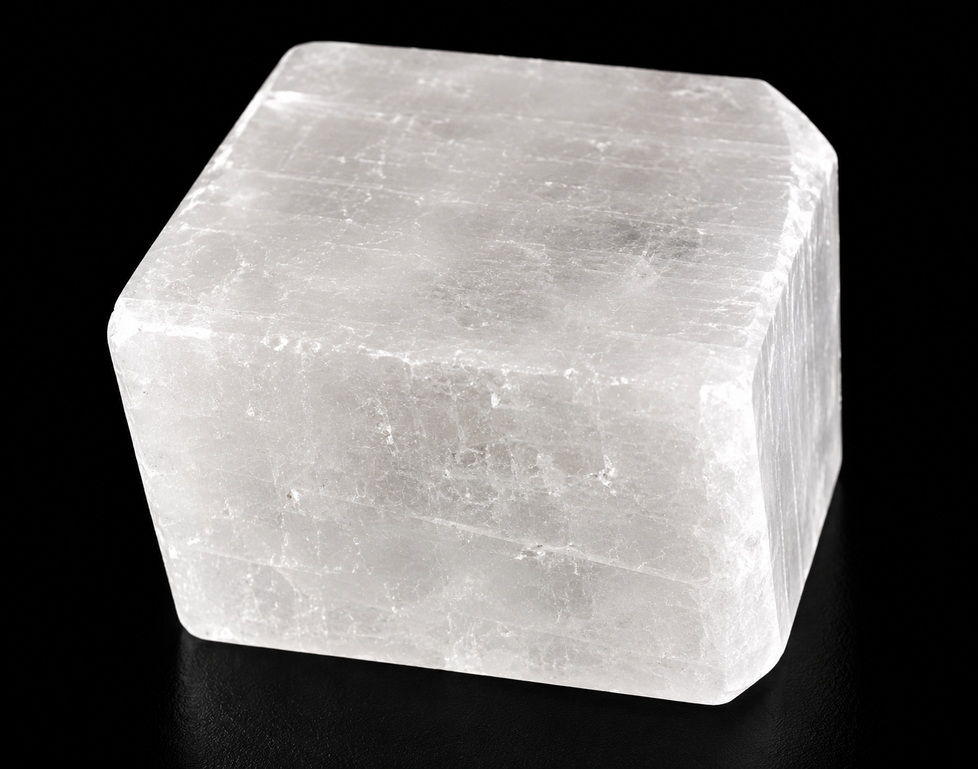 Kalcit broušený – průhledný minerál 145 g, dekorativní a léčivý kámen