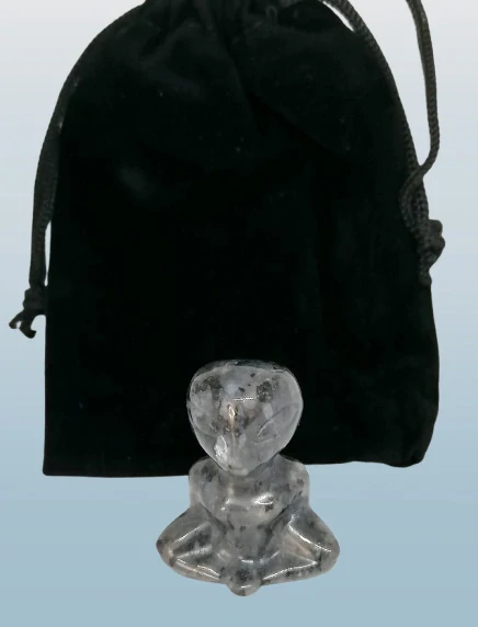 Dárkově balený mimozemšťan z labradoritu cca 4 cm