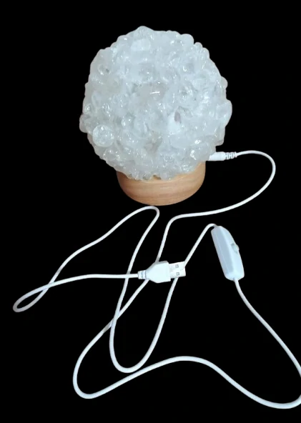 Křišťálová USB lampa s tromlovaným křišťálem – elegantní koule pro harmonii a čistotu vzduchu