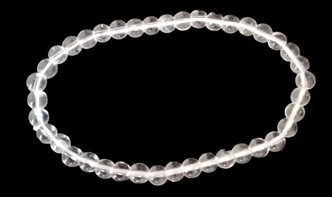 Elegantní křišťálový náramek s obvodem 15 cm