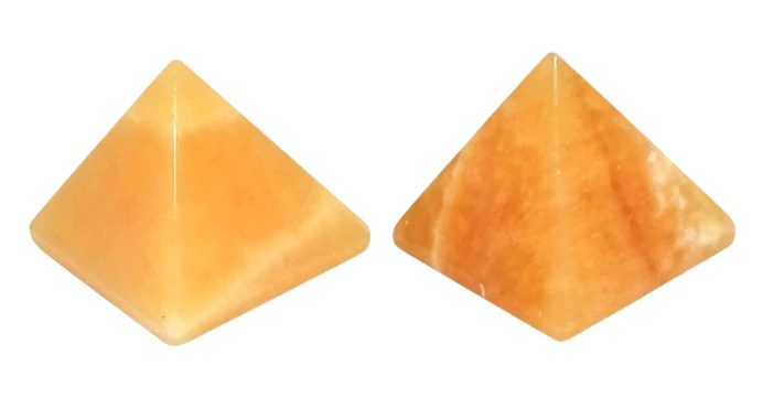 Pyramida z kalcitu žlutého – přírodní minerál cca 3,5 cm