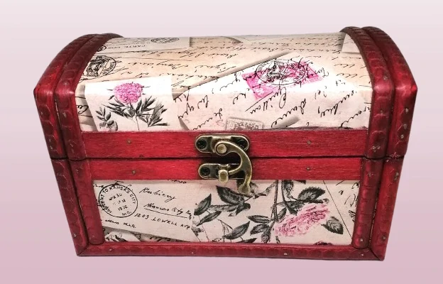 Dřevěná truhlička 17,5 x 11 x 11 cm – ručně vyráběná dekorační úložná krabička ve vintage stylu