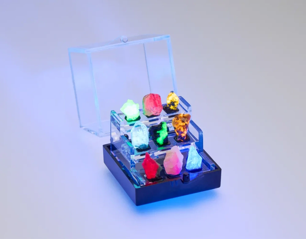 MINI Sbírka-galerie fluorescenčních minerálů