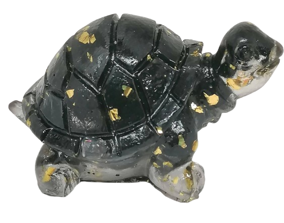 Želvička z pryskyřice plněná obsidiánem 5 cm – symbol ochrany, síly a uzemnění