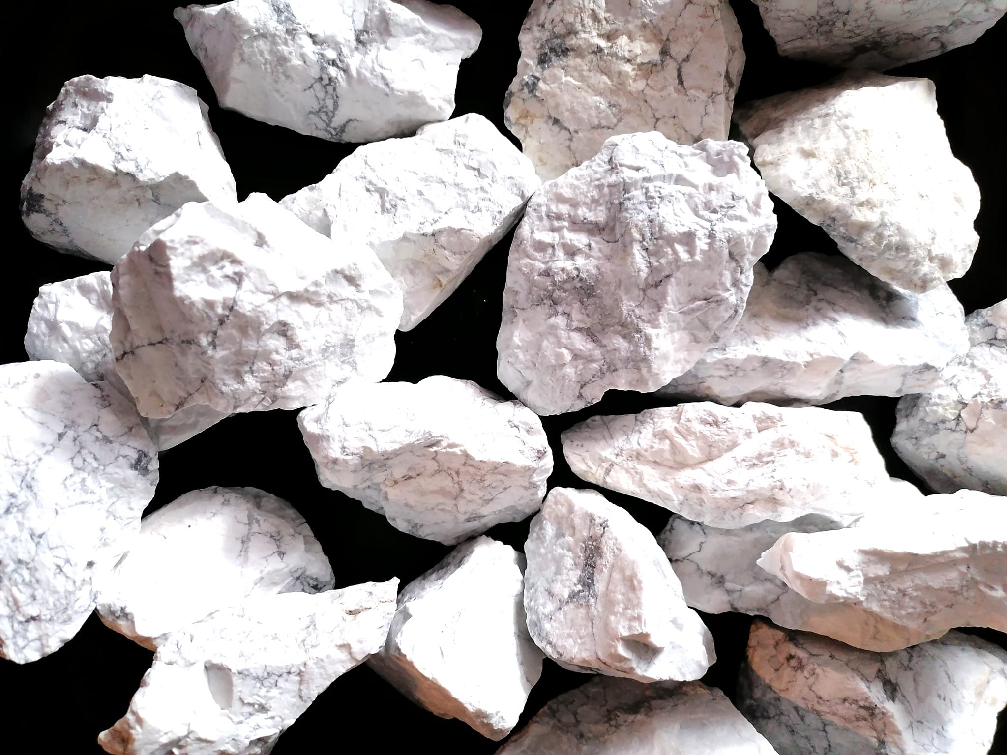 Magnezit natur (100–200 g) | surový kámen ze Zimbabwe