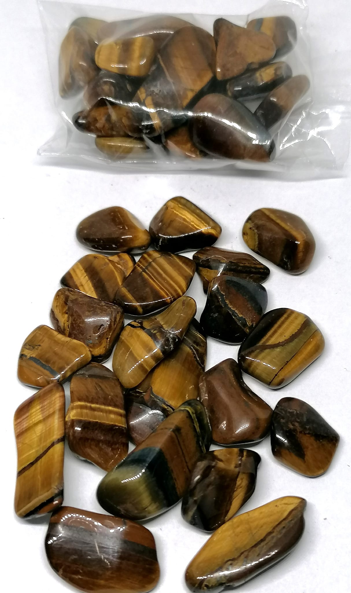 Tygří oko – drobné kameny (chips) 8–12 mm, 30g balení pro výrobu a rituály