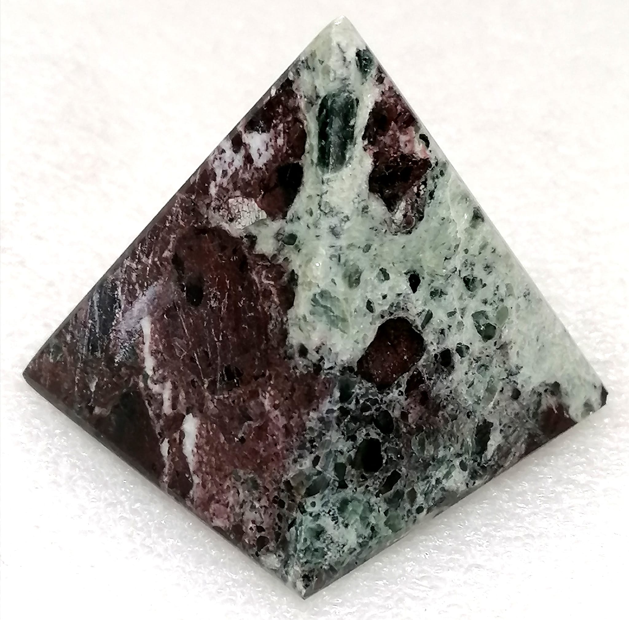 Pyramida z red onyxu 5cm