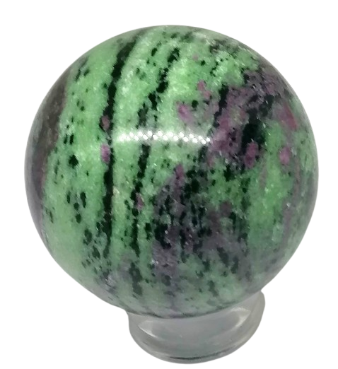 Rubín v zoisitu – exkluzivní leštěná koule z Tanzanie (5,8 cm)