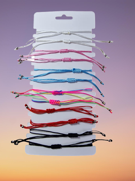 Sada 12 ks provázkových náramků s mušlí