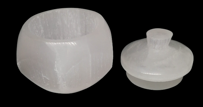 Selenitová dóza s víčkem cca 8 x 9 cm