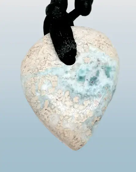 Vrtaná kapka Larimar 14,7 g – kámen harmonie, klidu a duchovní energie