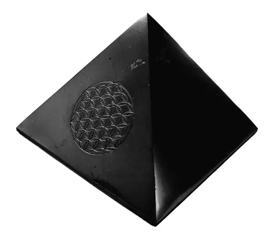 Pyramida ze šungitu s květem života 6 cm