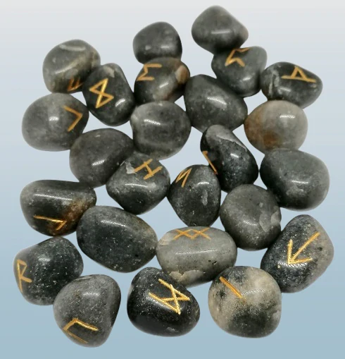 Runové kameny ze žlutého avanturínu s ochranným sáčkem – esoterická sada pro věštění a harmonizaci energie