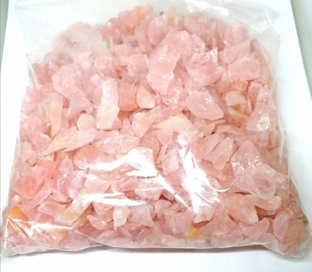 Surový růženín drť 5–15 mm – přírodní minerál, 5 kg AKCE