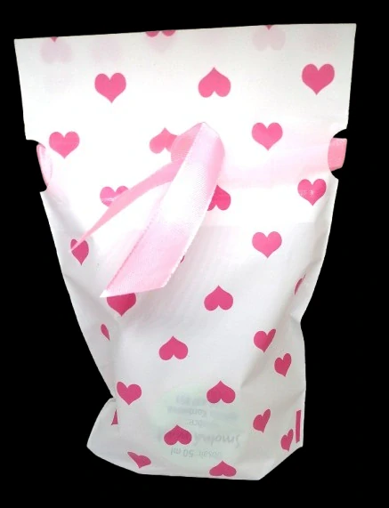 Dárkový sáček se srdíčky s atlasovou stuhou