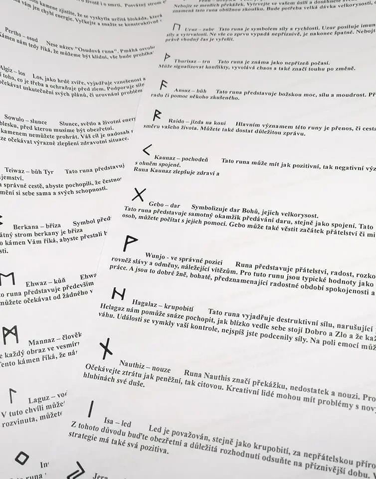 Runové kameny z růženínu s výkladem – sada s významem run