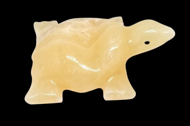 Dekorativní želva z egyptského aragonitu (alabastru) – ručně vyřezávaná soška