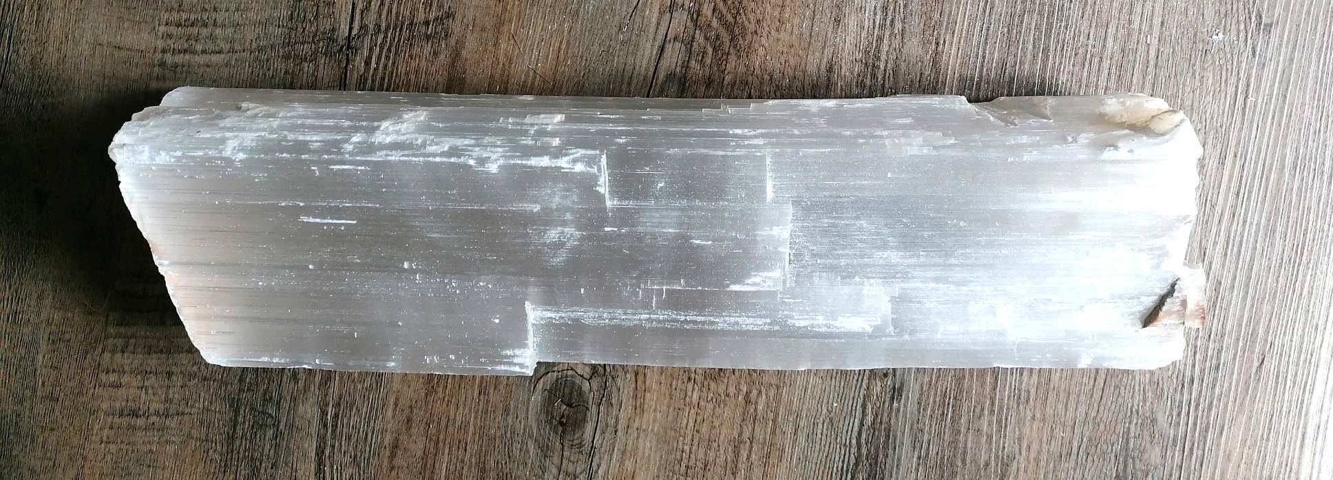 Obří selenitový krystal 5,6 kg – 43 cm, silný energetický kámen