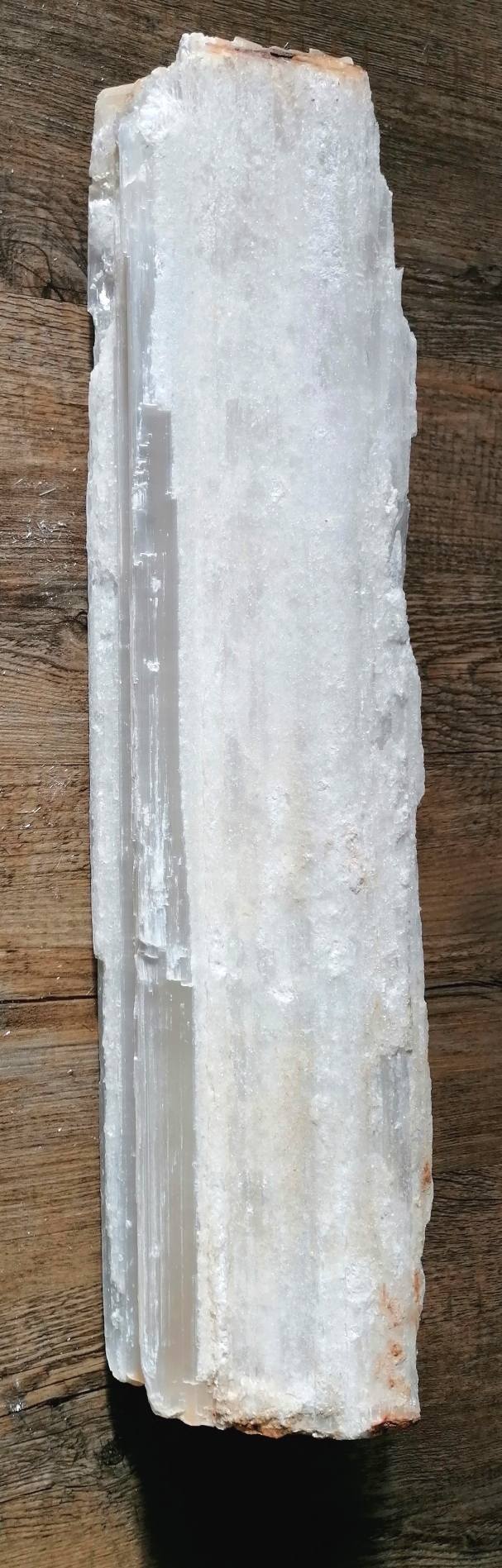 Selenitový obří krystal – 4,3 kg, délka 43,5 cm – očistný minerál pro harmonii a energii