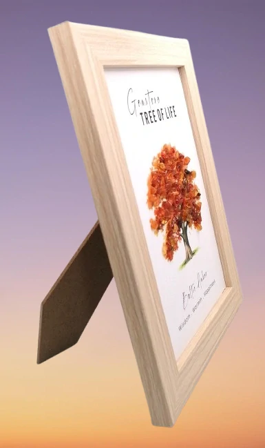 Strom života v dřevěném rámu s baltským jantarem 20,5 × 15,5 cm – ochranná esoterická dekorace