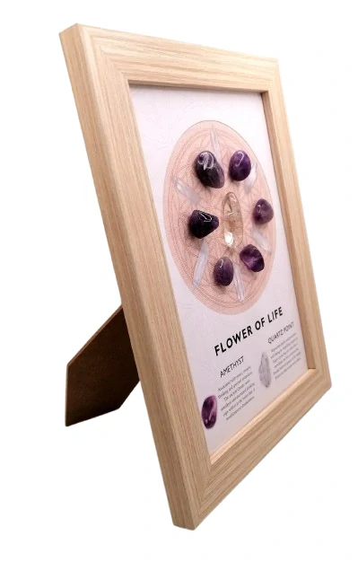 Obrázek s květem života a minerálem ametyst a křišťál