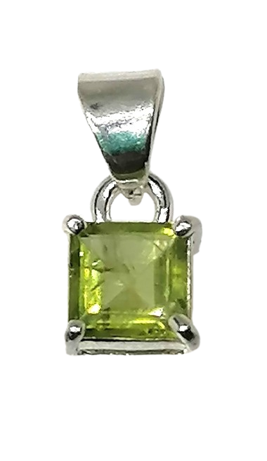 Olivínový přívěsek kostička 6x6 mm