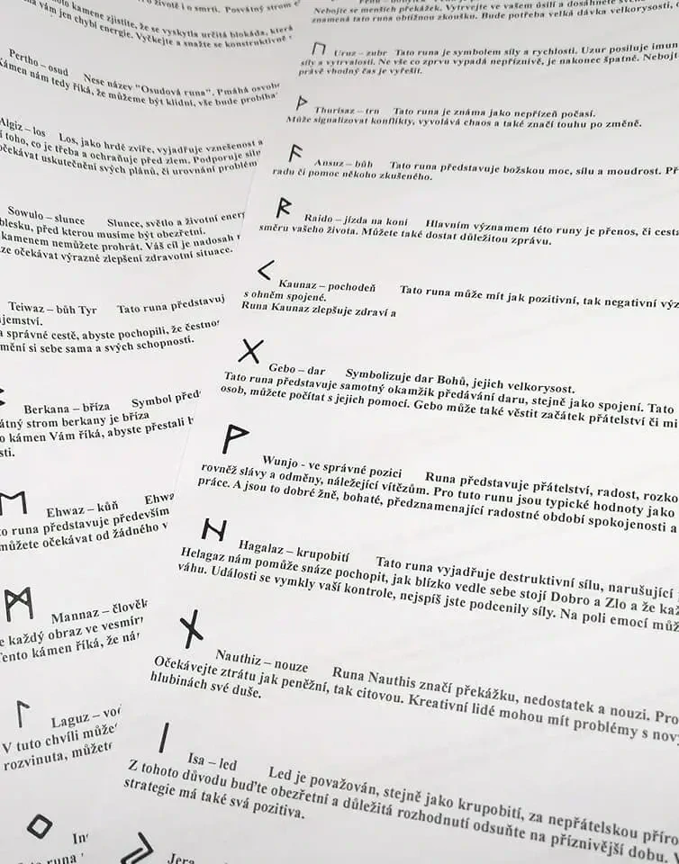 Runové kameny z černého obsidiánu s popisem