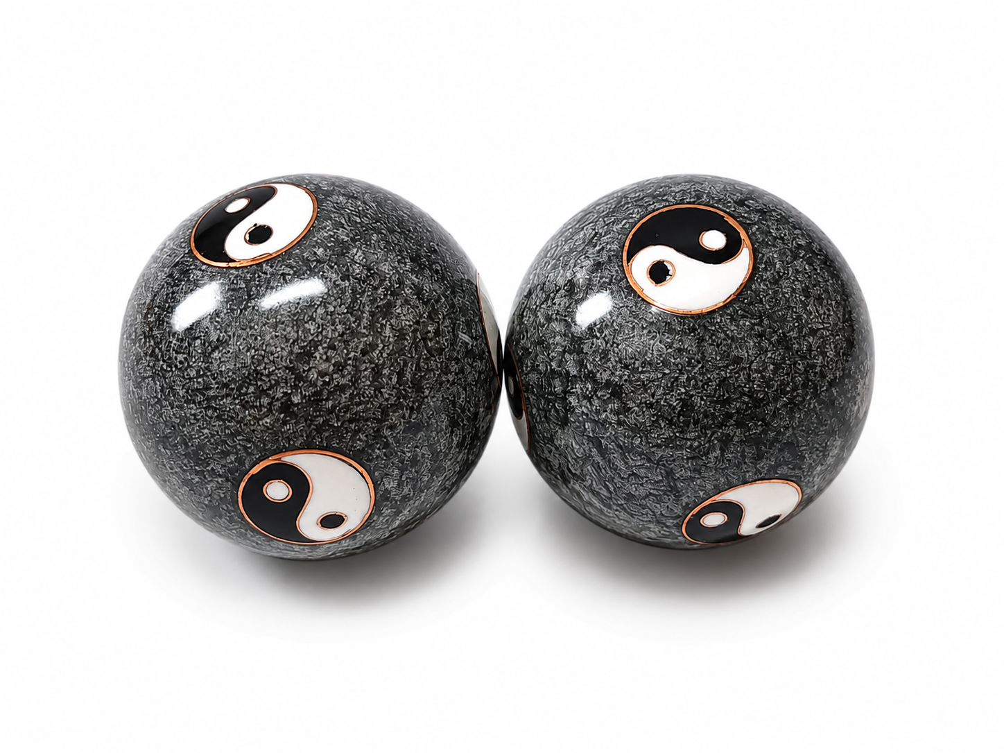 Stříbrné čínské meditační a relaxační koule Jin Jang – lesklé 4,5 cm