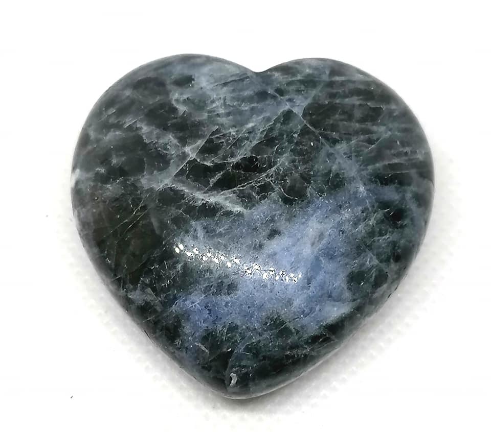Sodalit – hmatka ve tvaru srdce cca 4 cm | Kámen klidu, intuice a soustředění