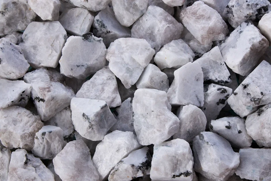 Měsíční kámen 100 g – krystaly pro meditaci, esoteriku a léčivé účinky