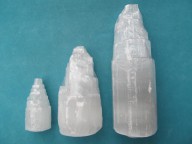 Selenitová kaskáda 10 cm – očistný kámen pro energii a harmonii