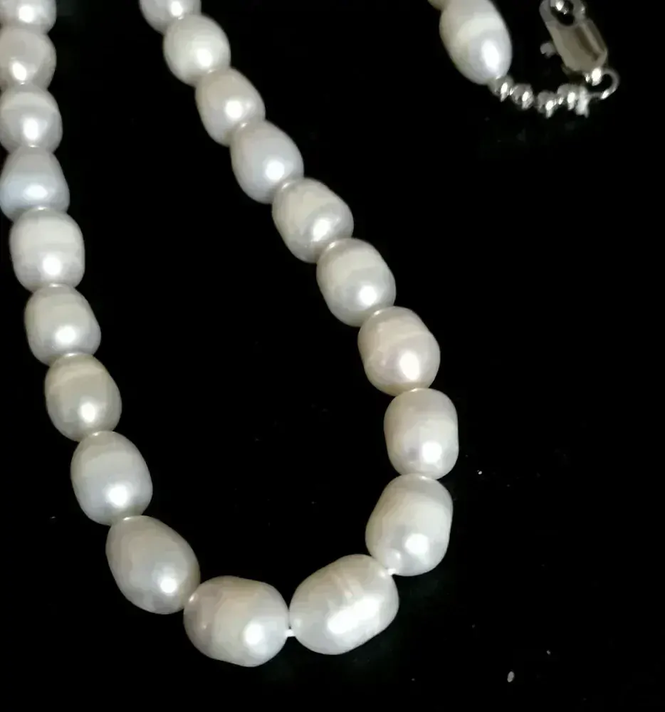 Říční perly bílé, obvod 48 cm, s chir. ocelí