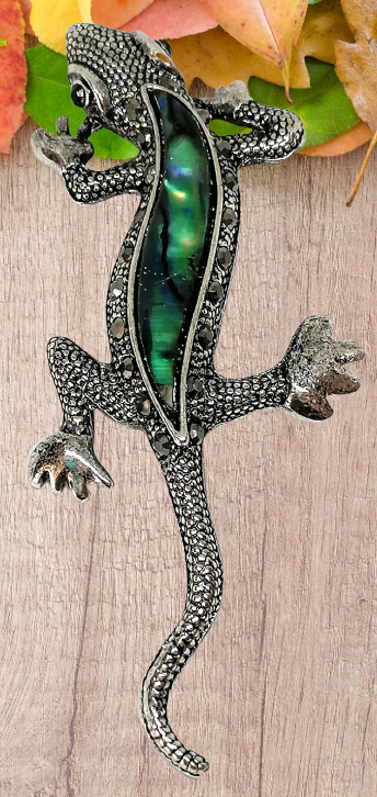 Ještěrka velká brož a přívěsek z Paua mušle