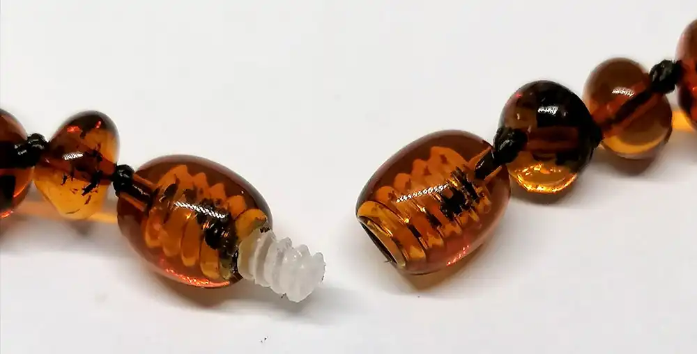 Jantarové korálky pro děti – ručně vyráběné, přírodní jantar