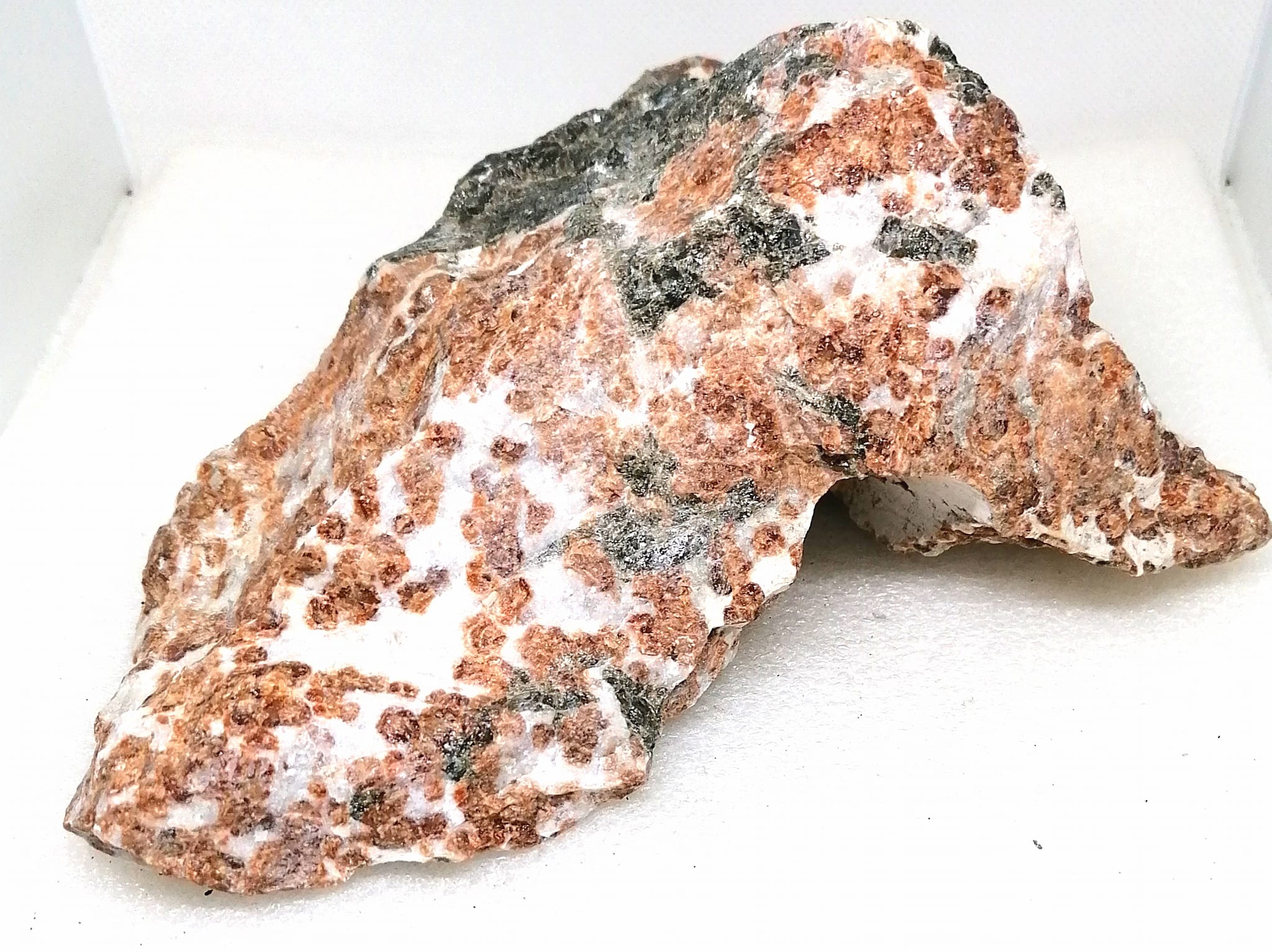 Granát spessartin 1,1 kg NOVINKA