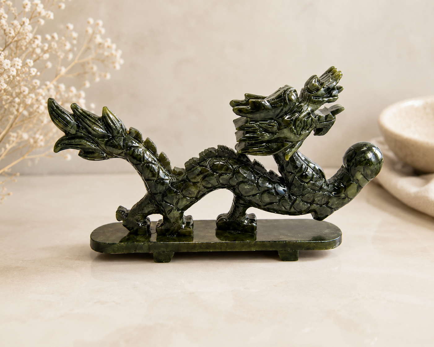 Velký čínský drak z nefritu 28 cm – feng shui symbol ochrany a síly