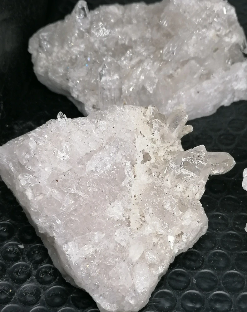 Křišťálové drůzičky v B kvalitě, váha sady 868 g