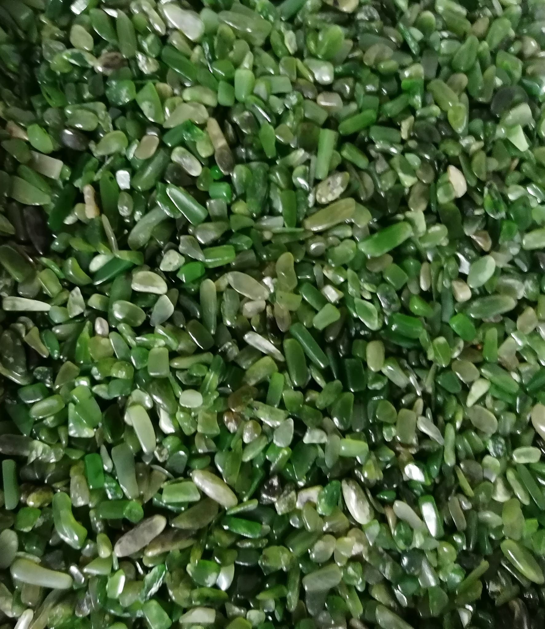 Nefrit – sekané kamínky (chips), balení 50 g, velikost 4–7 mm | Přírodní minerál pro klid a zdraví