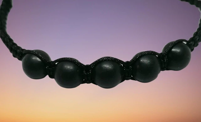 Šungitový náramek Shamballa – 5 kuliček šungitu pro ochranu a harmonii