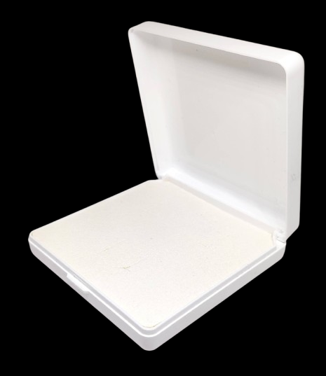 Dárková krabička bílá, plastová 8x8x2 cm