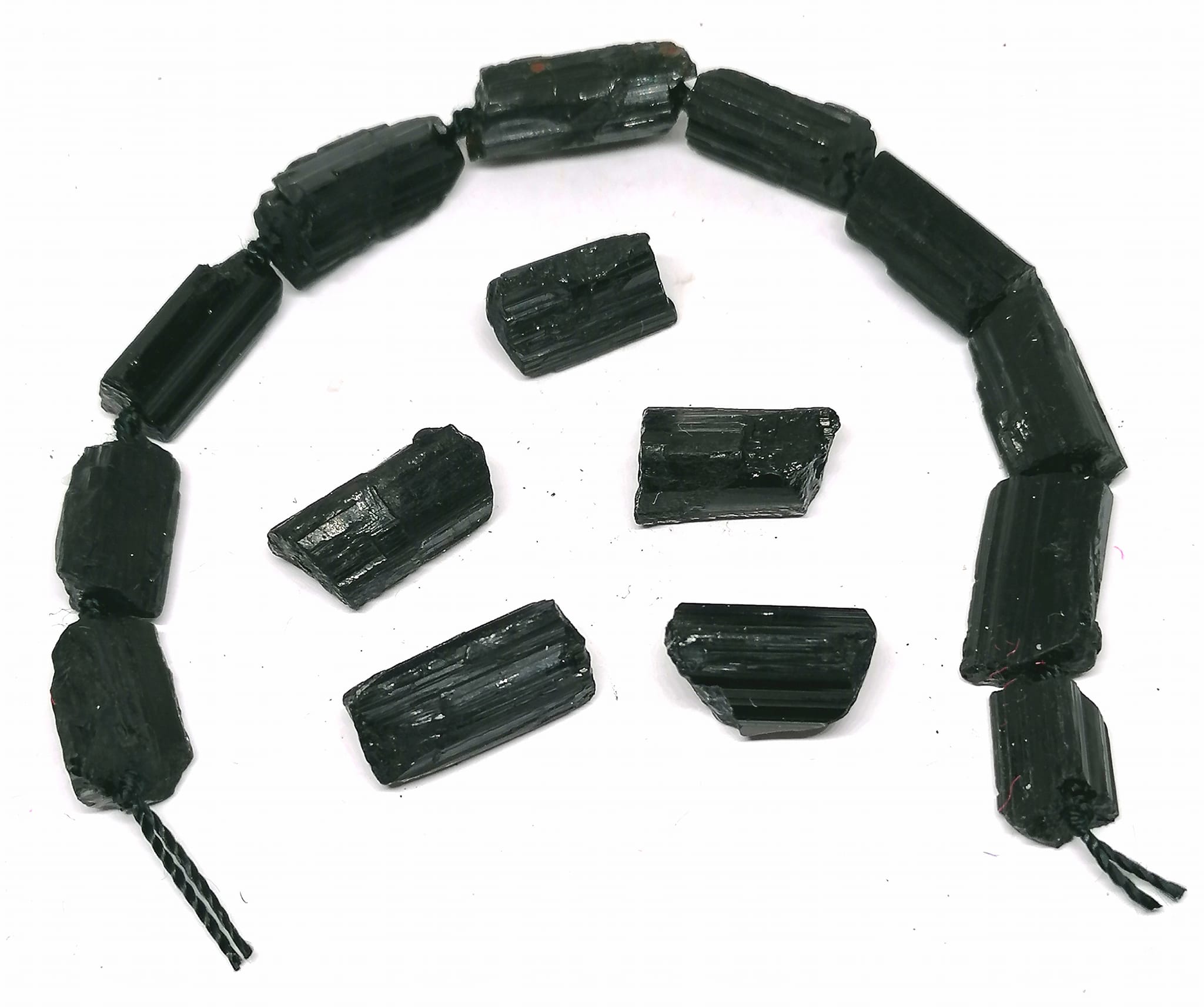 Turmalín skoryl vrtaný 1 ks