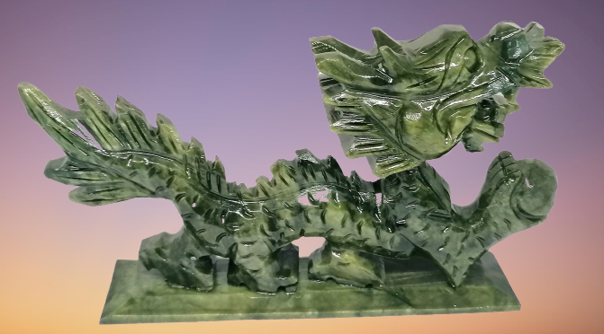 Nefritový drak 17 cm – Feng Shui symbol síly a ochrany z přírodního kamene