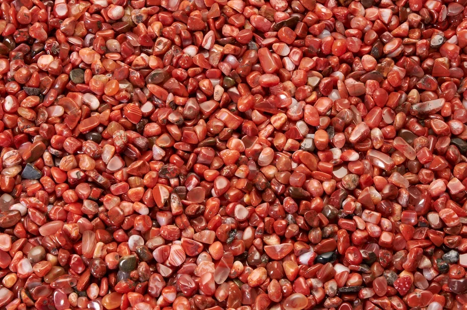 Karneol z Malawi – sekané kameny (chips 5–8 mm), balení 100 g – energie a krása přírody