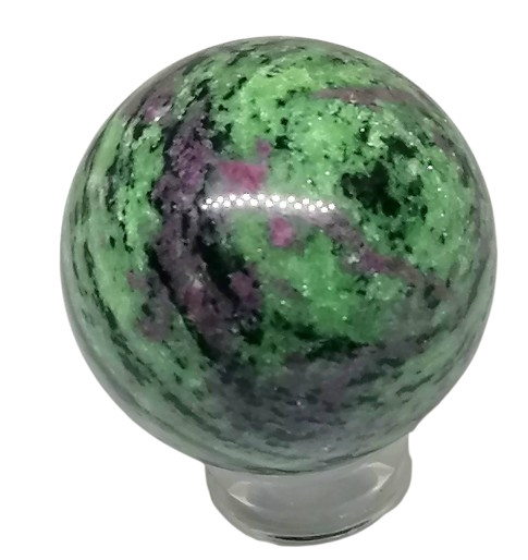 Rubín v zoisitu – exkluzivní leštěná koule z Tanzanie (5,8 cm)