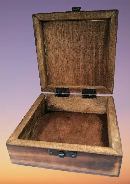 Dřevěná truhlička Buddha z mangového dřeva (13 × 13 × 6 cm)