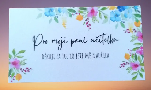 Dárkově balená lahvička na parfém nebo esenciální olej pro paní učitelku