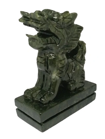 Velký čínský drak z nefritu – symbol síly a štěstí 11 × 9 × 4 cm